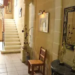 4 Bedroom House With Pool And Beautiful Views Надур