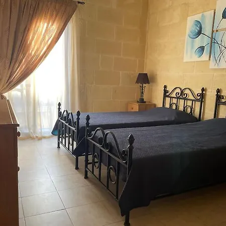 4 Bedroom House With Pool And Beautiful Views *