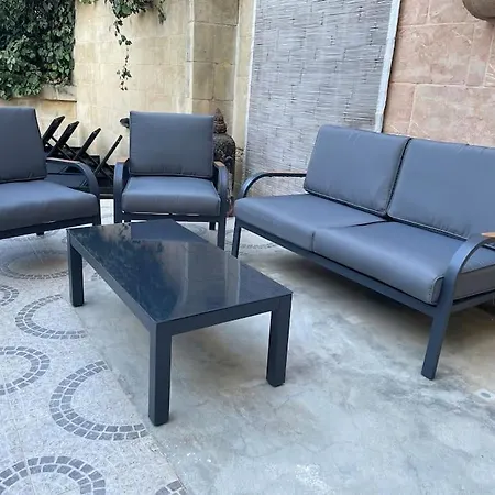 4 Bedroom House With Pool And Beautiful Views Case de vacanță Nadur