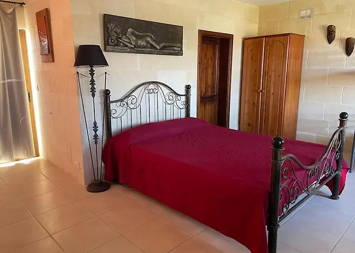 4 Bedroom House With Pool And Beautiful Views *