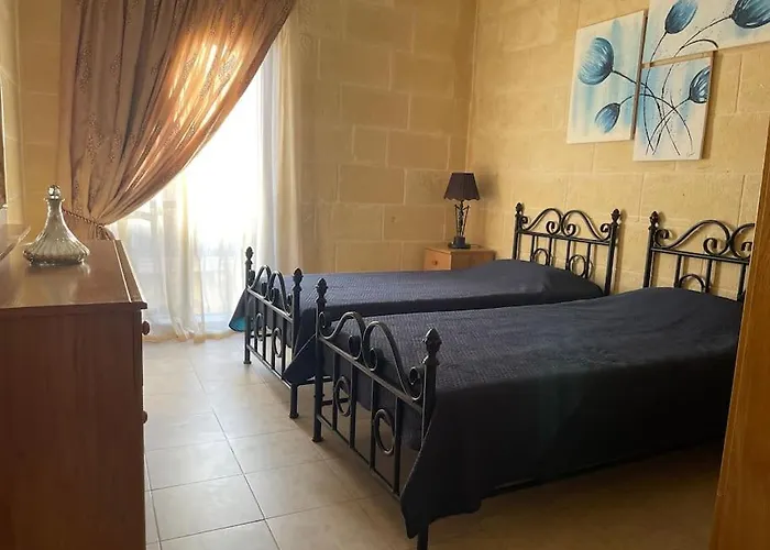 4 Bedroom House With Pool And Beautiful Views *