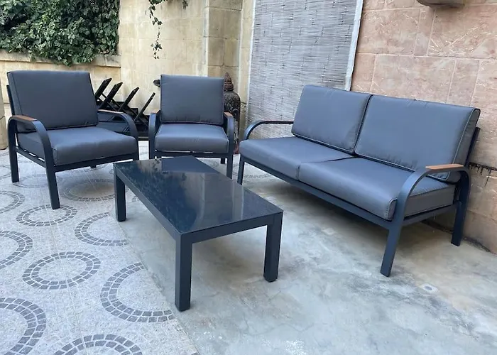 4 Bedroom House With Pool And Beautiful Views Case de vacanță Nadur