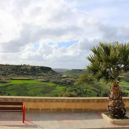4 Bedroom House With Pool And Beautiful Views Holiday home *
