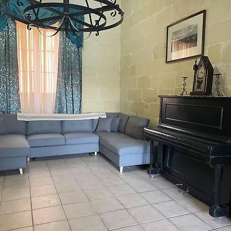4 Bedroom House With Pool And Beautiful Views *