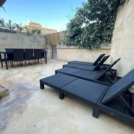 4 Bedroom House With Pool And Beautiful Views نادور