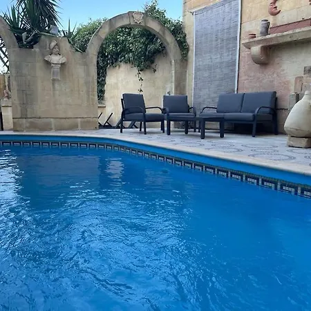 4 Bedroom House With Pool And Beautiful Views Holiday home Nadur