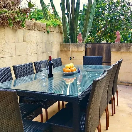 Dom wakacyjny 4 Bedroom House With Pool And Beautiful Views