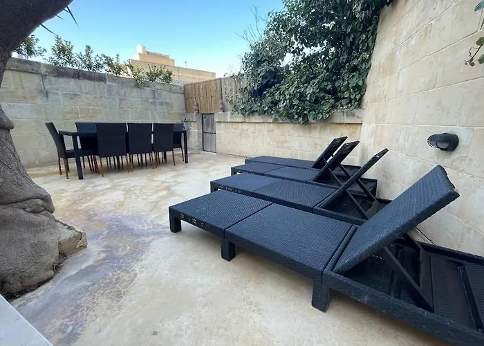 4 Bedroom House With Pool And Beautiful Views Nadur